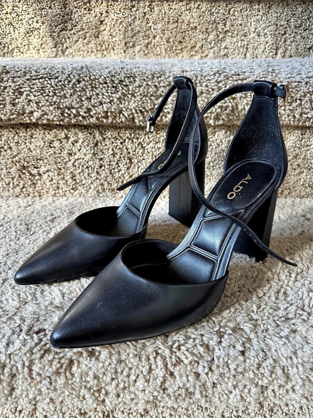 ALDO Black Pointed Toe Ankle Strap Block Heels Sandals Shoes Size 7.5 Women’s